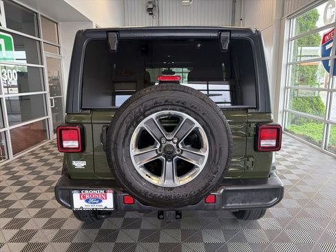 Used 2021 Jeep Wrangler Unlimited Sahara w/ Uconnect 4C Nav & Sound Group AWD/4WD image 5
