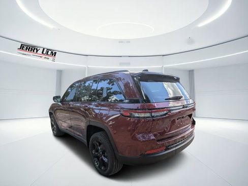 New 2025 Jeep Grand Cherokee Limited w/ Black Appearance Package RWD image 5