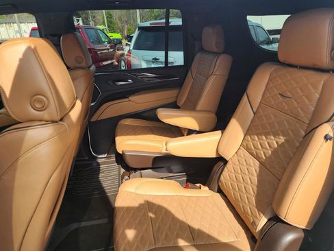 Used 2022 Cadillac Escalade ESV Premium Luxury image 8