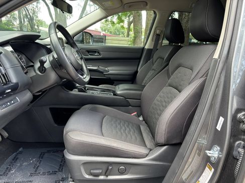 Used 2025 Nissan Pathfinder SV FWD image 27