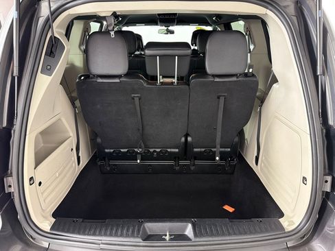 Used 2017 Dodge Grand Caravan SXT FWD image 19