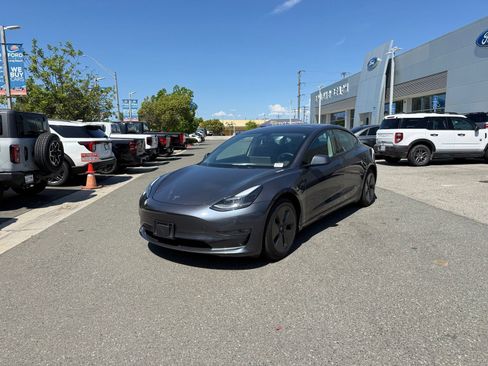 Used 2023 Tesla Model 3 Standard Range RWD image 1