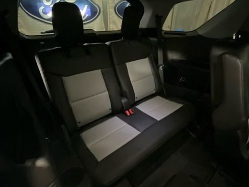 Used 2022 Ford Explorer XLT w/ Equipment Group 202A image 13