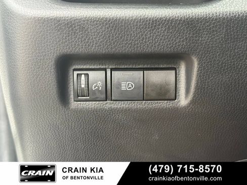 Used 2021 Toyota RAV4 XLE FWD image 12