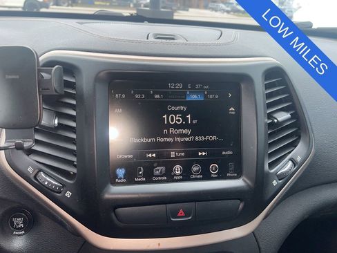 Used 2015 Jeep Cherokee Limited image 11