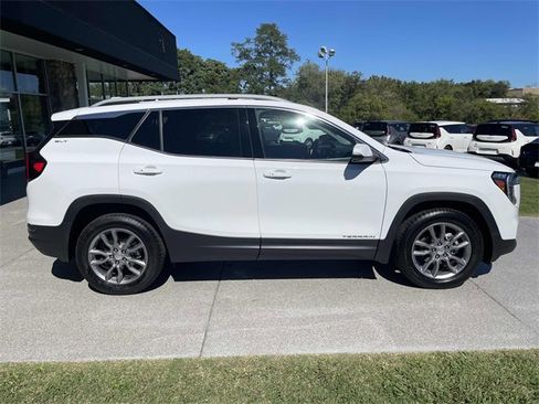 Used 2024 GMC Terrain SLT image 7