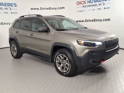 Used 2020 Jeep Cherokee Trailhawk w/ Cold Weather Group AWD/4WD image 3