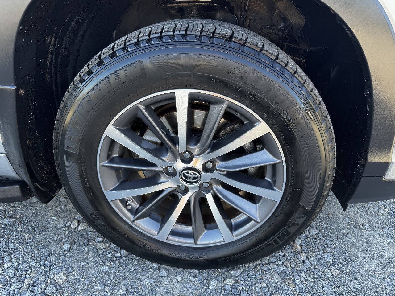 Used 2017 Toyota Highlander XLE AWD/4WD image 20