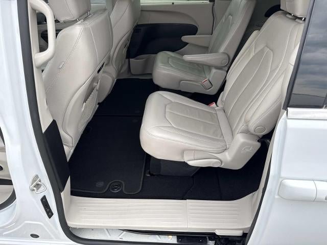 Used 2021 Chrysler Pacifica Touring-L FWD image 15