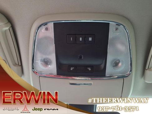 Used 2017 Chrysler 300 Limited w/ 300 Premium Group image 22