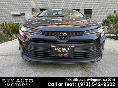 Used 2023 Toyota Corolla LE FWD image 2