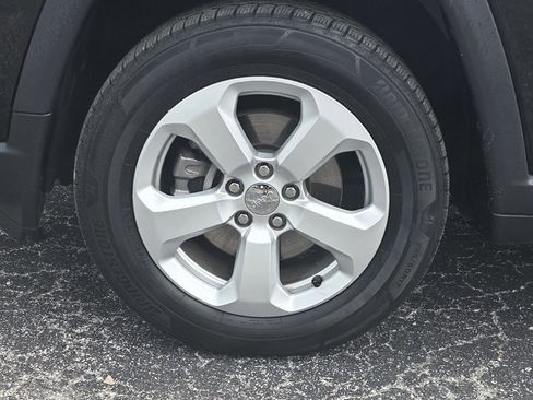 Used 2018 Jeep Compass Latitude image 35