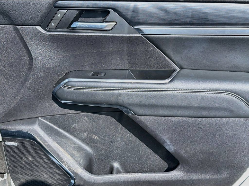 Used 2025 GMC Acadia Elevation FWD image 30