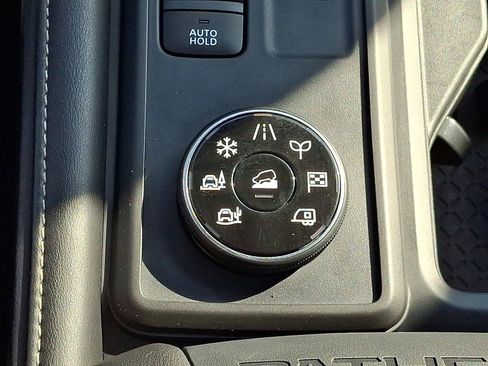 Certified 2024 Nissan Pathfinder S image 25