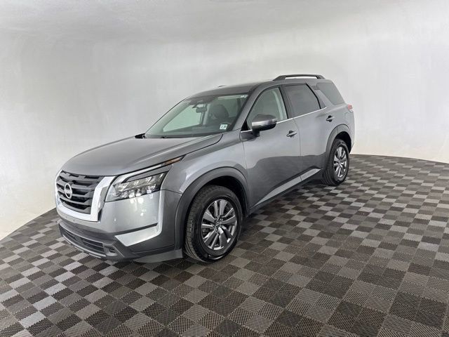 Certified 2025 Nissan Pathfinder SV AWD/4WD image 3
