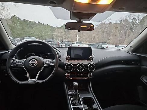 Used 2025 Nissan Sentra SV image 11