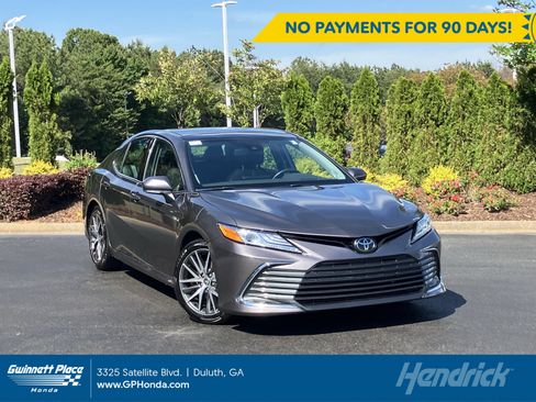 Used 2023 Toyota Camry XLE FWD image 1