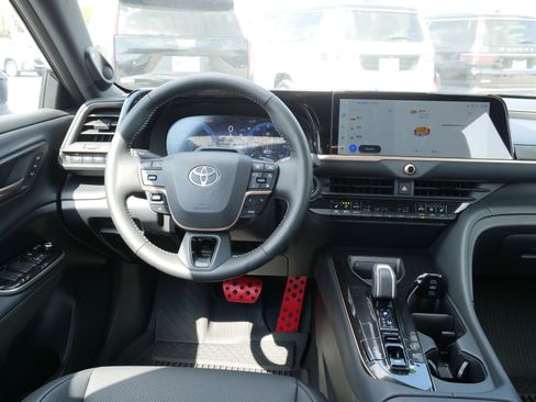 Used 2025 Toyota Crown Signia image 20