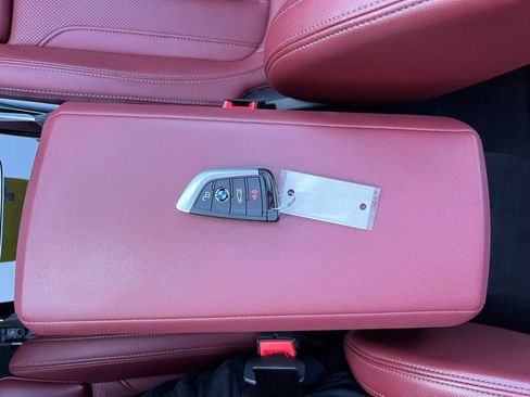 Used 2023 BMW 330i Sedan w/ Driving Assistance Package image 37