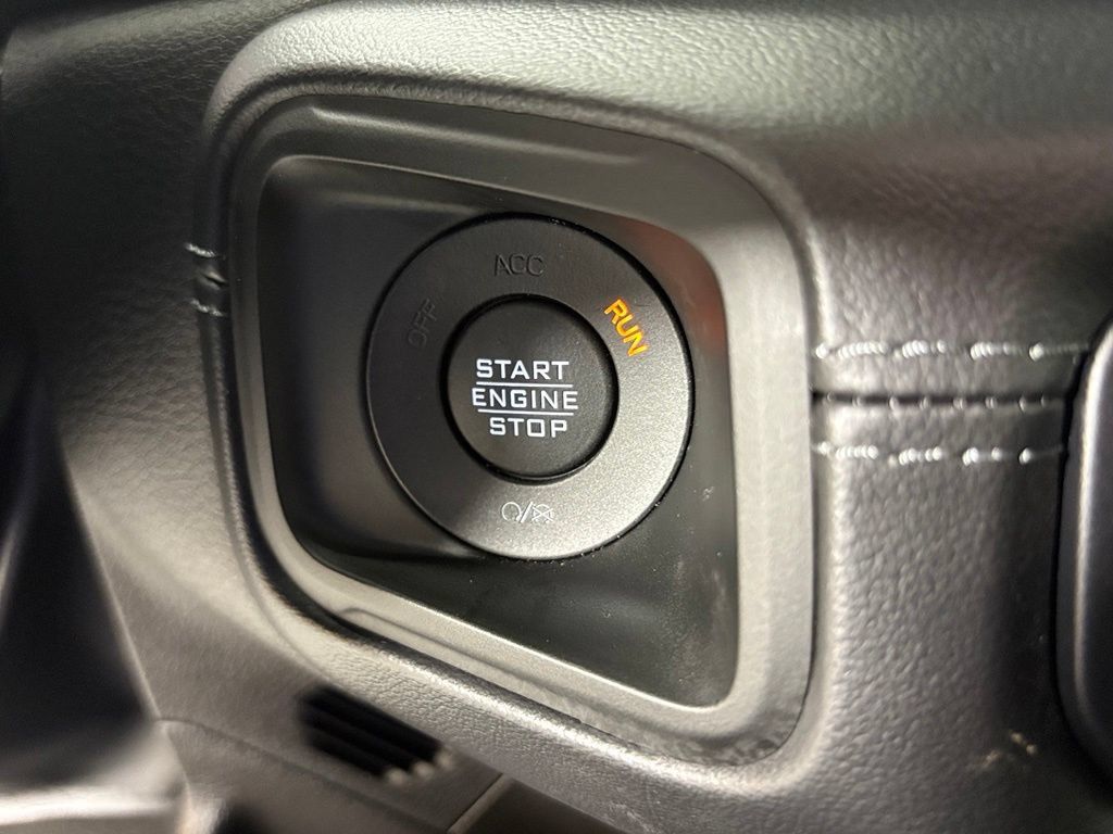 Used 2025 Jeep Gladiator Sport AWD/4WD image 22
