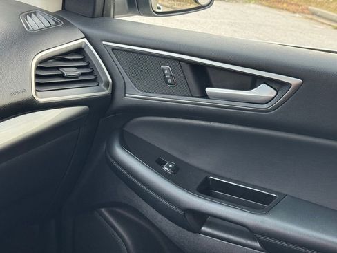 Used 2020 Ford Edge SEL image 37