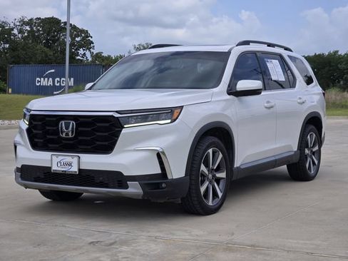 Used 2024 Honda Pilot Touring image 4