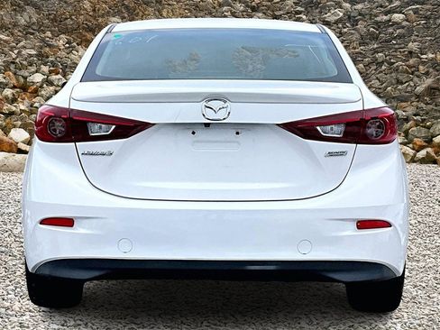 Used 2018 MAZDA MAZDA3 Touring image 4