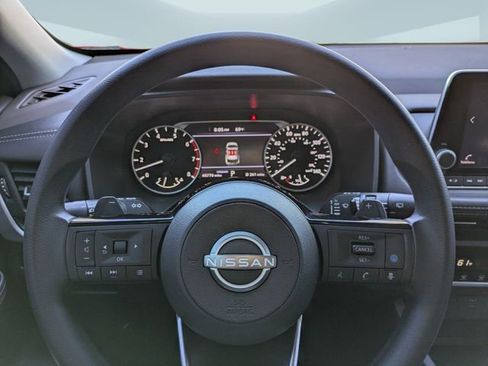 Used 2023 Nissan Rogue SV image 29