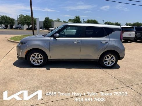 Certified 2025 Kia Soul LX w/ LX Technology Package FWD image 5
