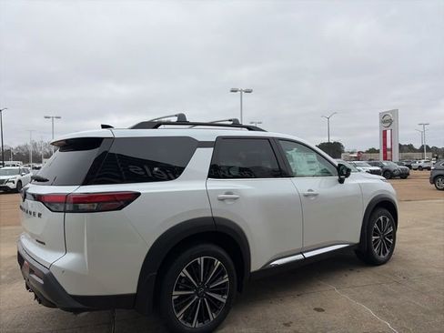 New 2026 Nissan Pathfinder Platinum image 4