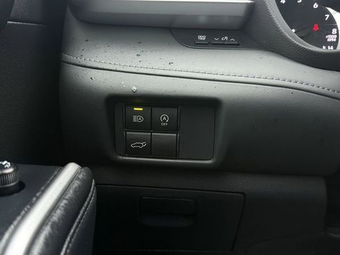 Used 2024 Toyota Highlander Limited image 14