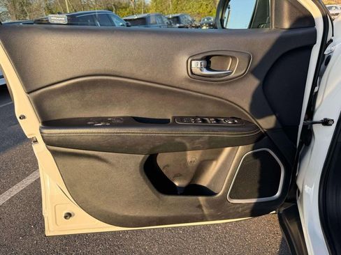 Used 2018 Jeep Compass Latitude w/ Popular Equipment Group AWD/4WD image 18