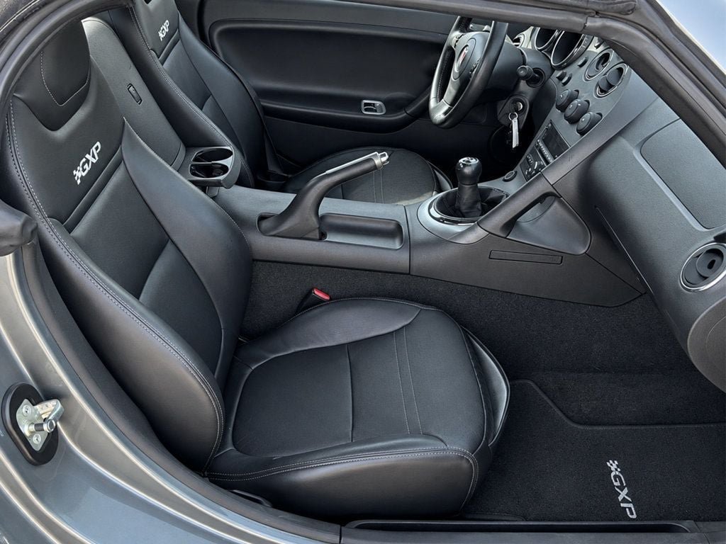 Used 2007 Pontiac Solstice GXP w/ Premium Package RWD image 5