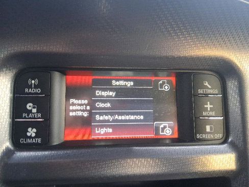 Used 2012 Dodge Charger SXT image 34