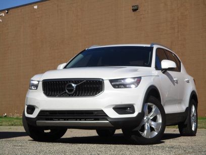 Used 2022 Volvo XC40 T5 Momentum