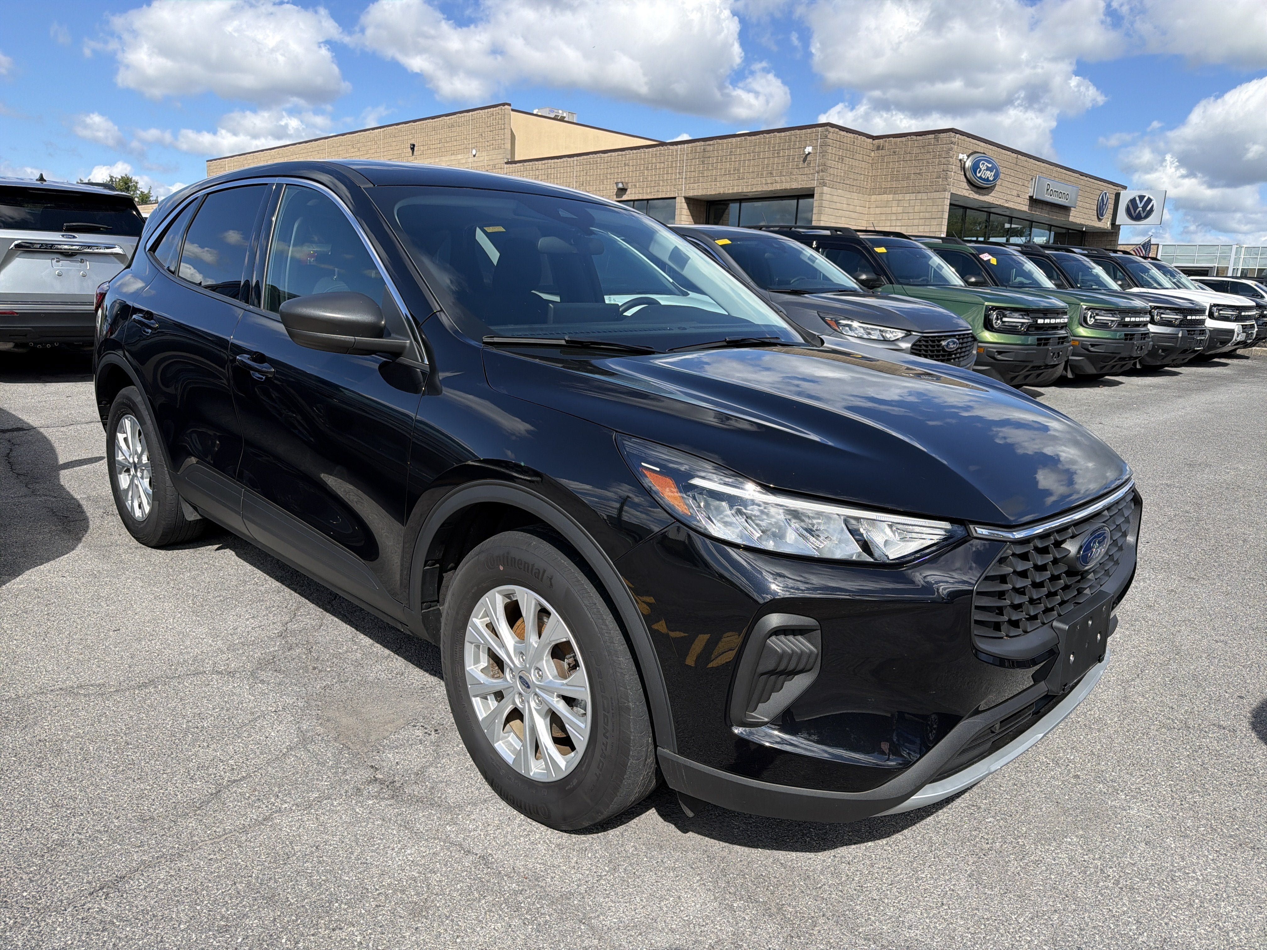 Used 2023 Ford Escape Active w/ Tech Pack #1 AWD/4WD image 2