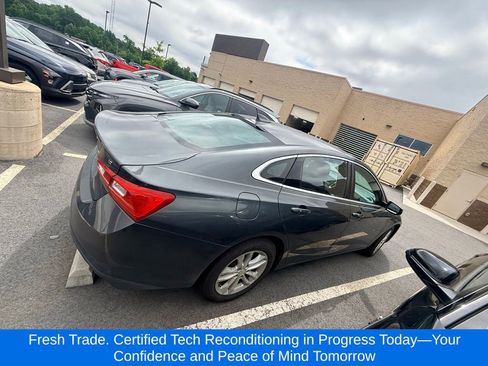 Used 2017 Chevrolet Malibu LT FWD image 5