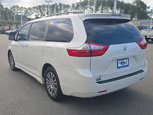 Used 2019 Toyota Sienna XLE Premium image 3