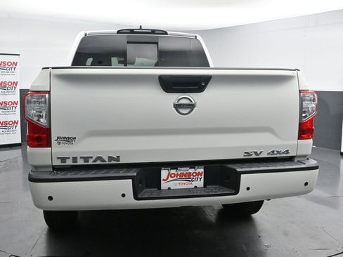 Used 2022 Nissan Titan SV image 7