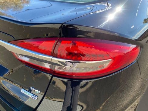 Used 2018 Ford Fusion SE w/ Fusion SE Technology Package image 13