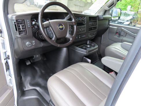 Used 2023 Chevrolet Express 3500 w/ Driver Convenience Package RWD image 7