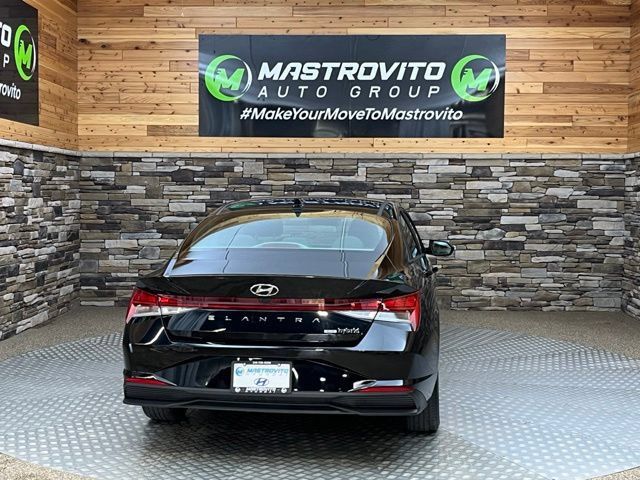 Certified 2023 Hyundai Elantra Blue FWD image 11