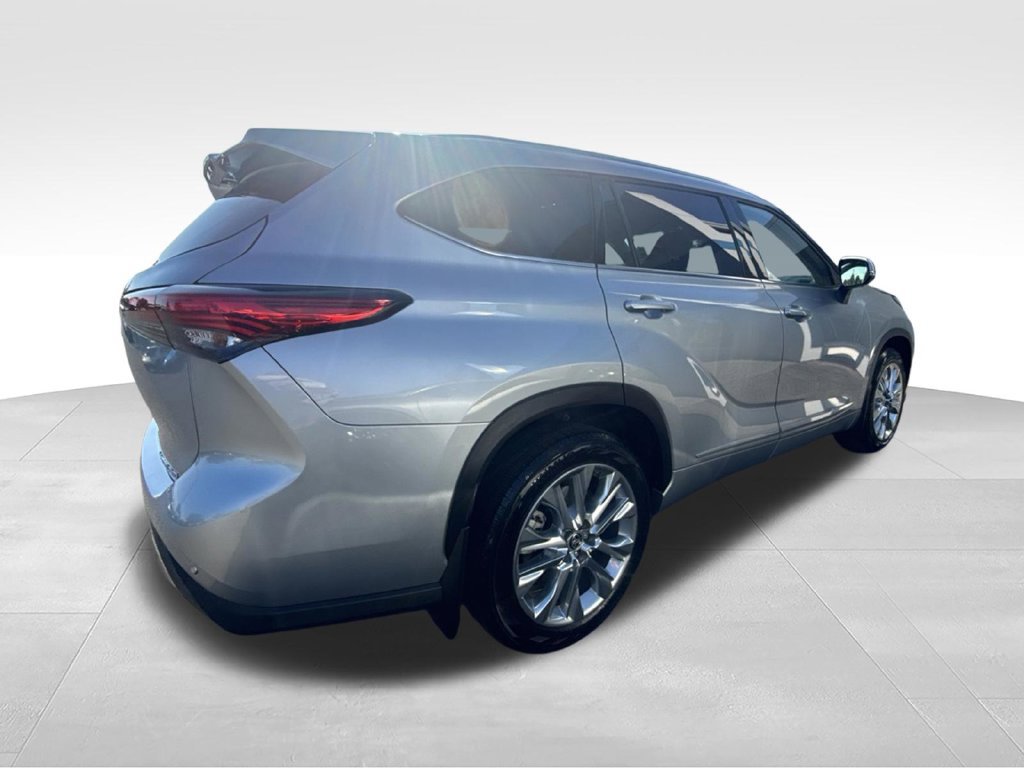 Used 2022 Toyota Highlander Limited AWD/4WD image 12