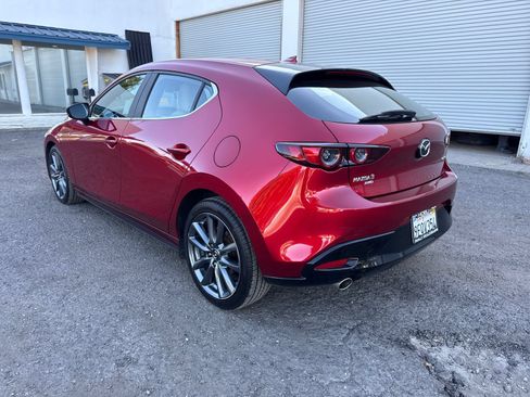 Used 2019 MAZDA MAZDA3 AWD Hatchback w/ Preferred Pkg image 3