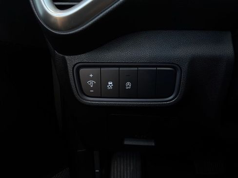 Used 2025 Kia Soul LX w/ LX Technology Package FWD image 20
