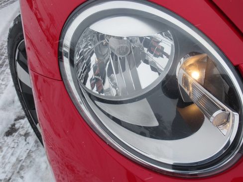 Used 2013 Volkswagen Beetle 2.0T image 4