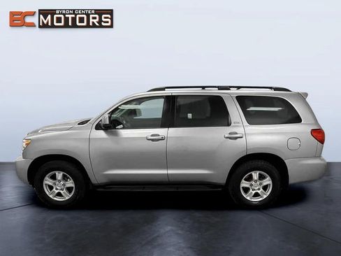 Used 2017 Toyota Sequoia SR5 image 3
