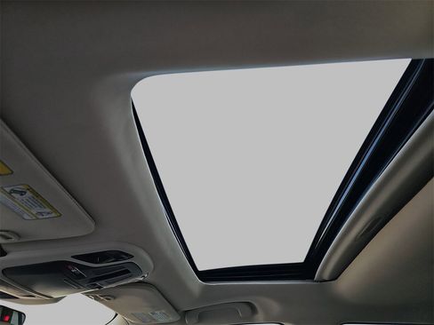 Certified 2025 Subaru Outback Limited image 32