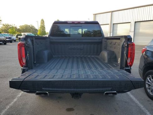 Used 2024 GMC Sierra 1500 AT4 w/ Technology Package AWD/4WD image 9