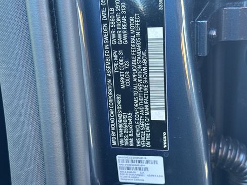 Certified 2025 Volvo XC60 T8 Ultra w/ Climate Package AWD/4WD image 30